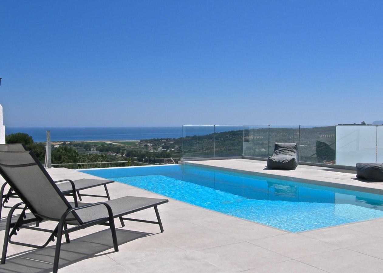 Villa Modern With Infinity Pool Close To The Sea *