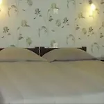 Nostalgia Apartments