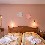 Veli Studios Apartments