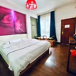 Fenghuang Little Bear Family Guest House