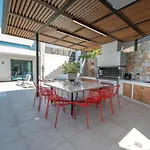 Villa Lydia I Superb Views, Two Pools, Next To The City