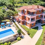 Aqua Mare Villa With Heated Pool