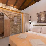 Casa Leone, Cosy Apartment Overlooking The Square