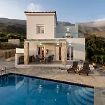 Mariou Hillview Villa With Pool