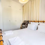 Central Luxurious Apartment With Sea View!