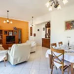Central Luxurious Apartment With Sea View!