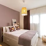 Effie'S Cozy Beach Front Apartment