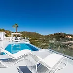 Royal Garden Villas