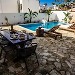 Villa Tholos
