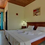 Heliopetra Independant Studios -Village Close To Beaches -Sharing A Large Pool