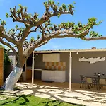 Petrakis Afrathias Garden House