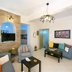 Family Home W. Yard In Beating Heart Of Old Town