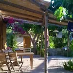 Comfortable Family House Nearby Mirtos