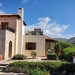 Villa Yanna