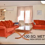Giorgos Large Size Apartments -Family Friendly With Free Parking And Yard Views