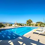 Iremia Luxury Villa With Pool