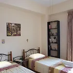 Family Private Summer Homes W. Yards Near Beach