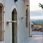 Holiday House, Castellos