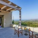 Holiday House, Castellos