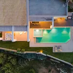 White Oak Tree Villa
