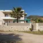 Arodamos Studios & Apts