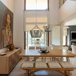 Ble Oneiro Luxury Villa