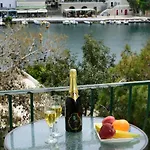 Luxury Lake View