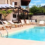 Villa Barozziana Private Heated Pool & Jacuzzi