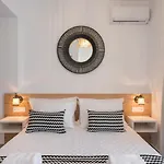 Indigo Blue Seaside Deluxe Apartments