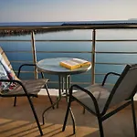 Blue Sea Apartment, Seaside