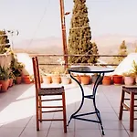 Hill Sandali House