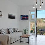 Livingfy Apt With Mountain View & Garden