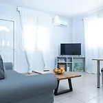 Bright & Stylish Apartment In Heraklion