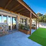 Terrazeus - Stone House Beachfront 2
