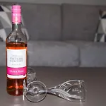 Rena'S Luxury Apartment With Free Private Parking
