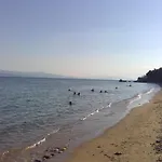 Το Σπιτι Με Την Σπηλιά