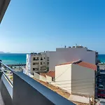 Spacious House With Seaview