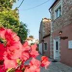 Aroni Cretan Comfortable House - Hamam Suites Aroni