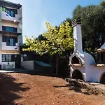Malia Private Yard