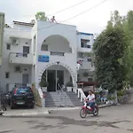 Egeon Rooms And Studios