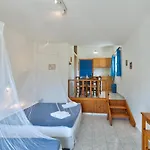 Plaka Apartments