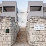 Sun Moon Suite With Pool