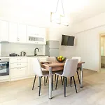 Elegant Suite 2 Near The Beach