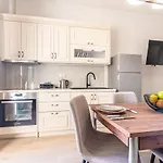 Elegant Suite 2 Near The Beach