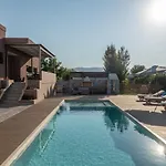 Villa Enny, 3 Bd With Private Heated Pool