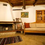 Villa Tzitzifes