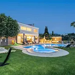 Akira Villa