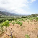 Villa Karmilos - A Family Villa Near The Cretan Sea And The Mountains