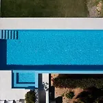 Villa Gardenia, Villa De Luxe Avec Piscine A Debordement