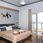Queen Mary Beachfront Studios